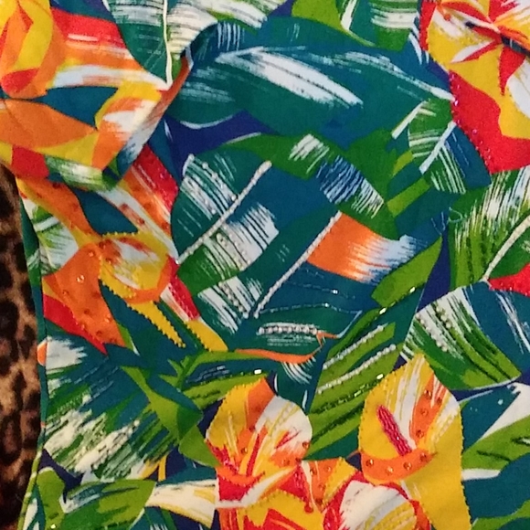 3 for $15 Womens Tops (t8) - Picture 2 of 4